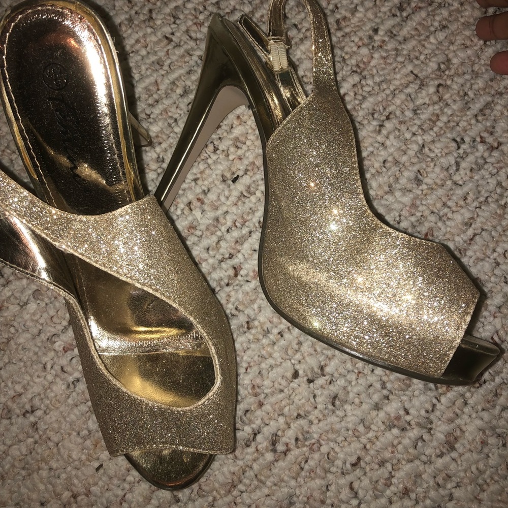 Gold occasion heels